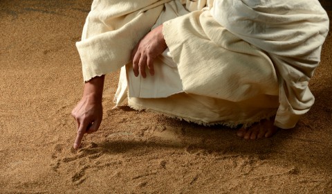 jesus_writing_in_the_sand